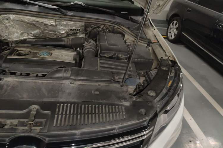 Used Volkswagen Tiguan 2013 1.8 TSI Automatic Two-Wheel Drive Comfort Edition Engine Bay Left
