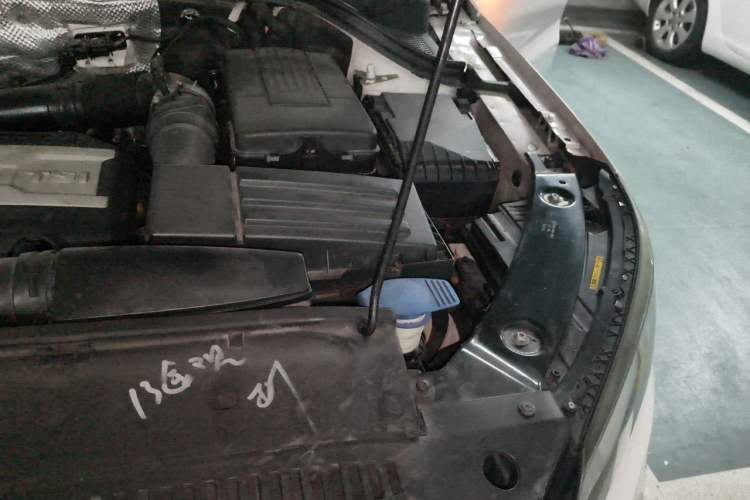 Used Volkswagen Tiguan 2013 1.8 TSI Automatic All-Wheel Drive Luxury Model Engine Bay Left