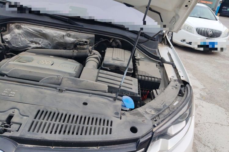 Used Volkswagen Tiguan 2013 1.8 TSI Automatic All-Wheel Drive Luxury Model Engine Bay Left