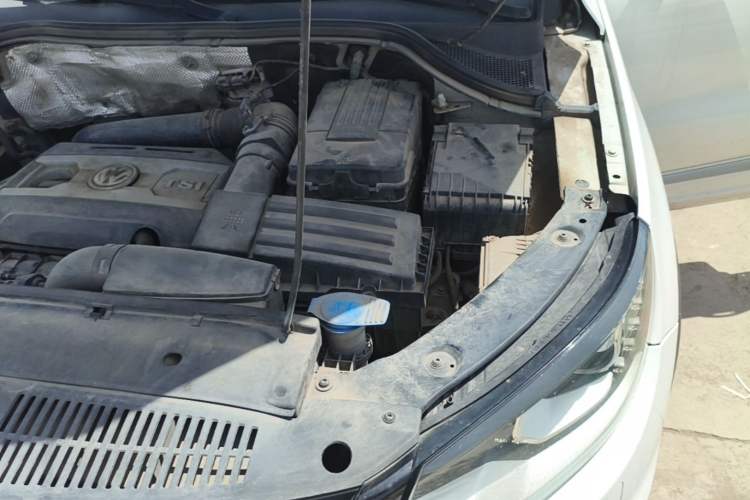 Used Volkswagen Tiguan  Engine Bay Left