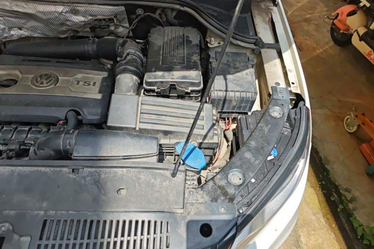 Used Volkswagen Tiguan 2013 1.8 TSI Automatic Two-Wheel Drive Comfort Edition Engine Bay Left