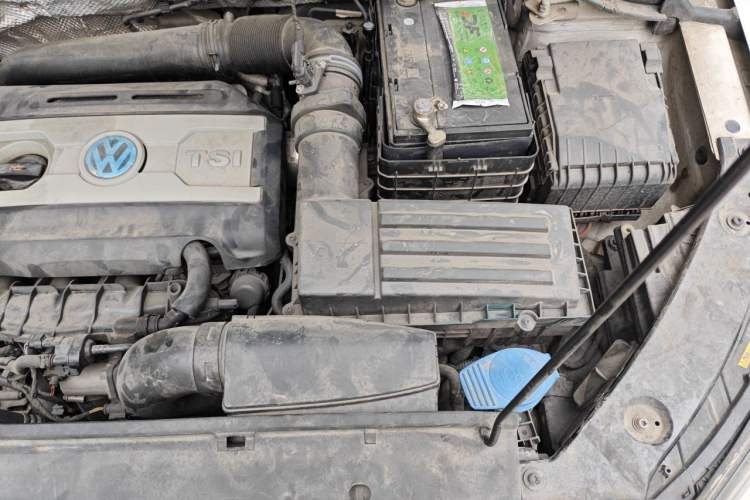 Used Volkswagen Tiguan 2013 1.8 TSI Automatic All-Wheel Drive Luxury Model Engine Bay Left