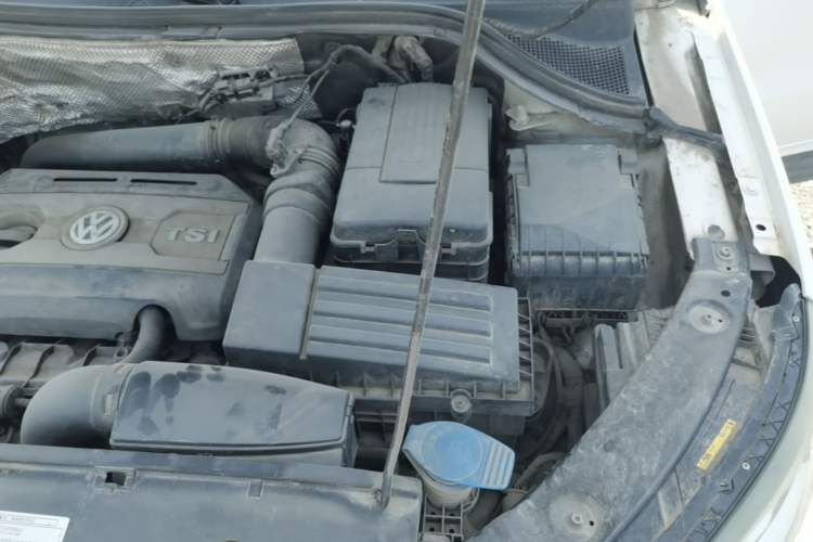 Used Volkswagen Tiguan 2013 1.8 TSI Automatic All-Wheel Drive Luxury Model Engine Bay Left