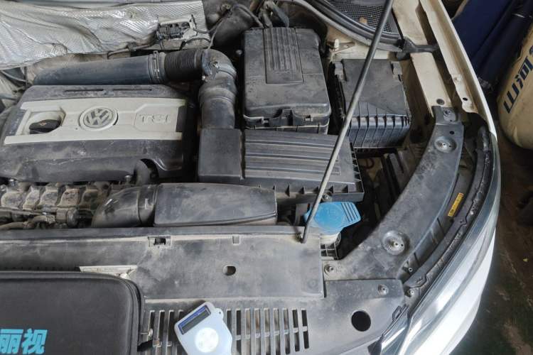 Used Volkswagen Tiguan 2013 1.8 TSI Automatic All-Wheel Drive Luxury Model Engine Bay Left