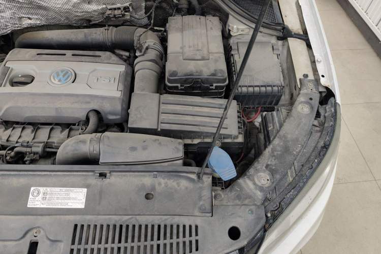 Used Volkswagen Tiguan 2013 1.8 TSI Automatic All-Wheel Drive Luxury Model Engine Bay Left