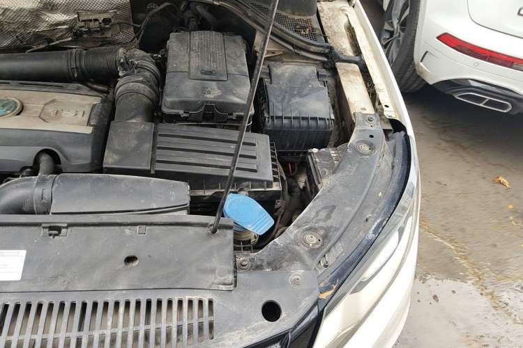 Used Volkswagen Tiguan 2013 2.0 TSI Automatic All-Wheel-Drive Flagship Edition Engine Bay Left