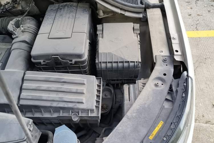 Used Volkswagen Tiguan 2013 1.8 TSI Automatic All-Wheel Drive Luxury Model Engine Bay Left