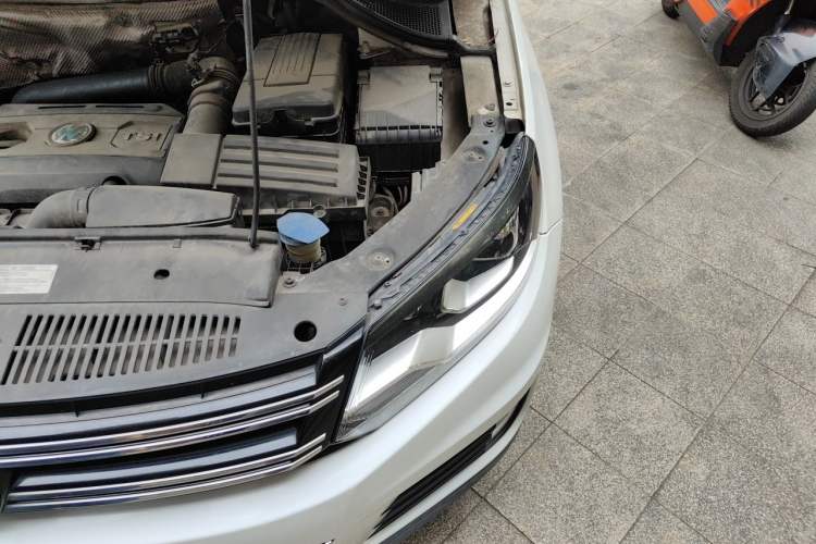 Used Volkswagen Tiguan 2013 1.8 TSI Automatic Two-Wheel Drive Comfort Edition Engine Bay Left