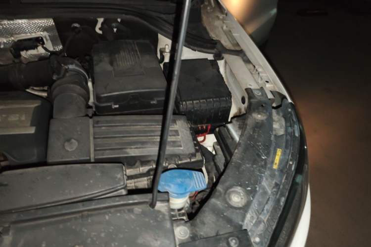 Used Volkswagen Tiguan 2013 1.8 TSI Automatic All-Wheel Drive Luxury Model Engine Bay Left