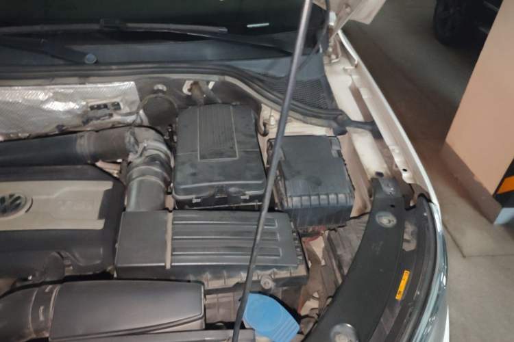 Used Volkswagen Tiguan 2013 1.8 TSI Automatic Two-Wheel Drive Comfort Edition Engine Bay Left