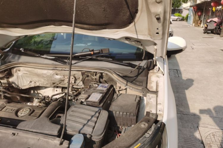 Used Volkswagen Tiguan 2013 1.4 TSI Manual Two-Wheel Drive BlueMotion Edition Engine Bay Left