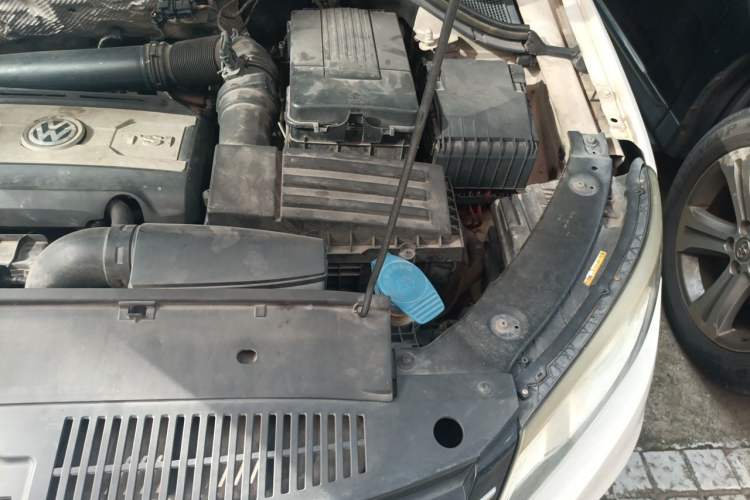 Used Volkswagen Tiguan 2013 1.8 TSI Automatic All-Wheel Drive Luxury Model Engine Bay Left