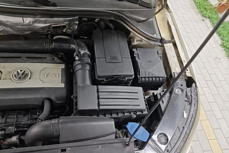 Used Volkswagen Tiguan 2013 2.0 TSI Automatic All-Wheel Drive Luxury Edition Engine Bay Left