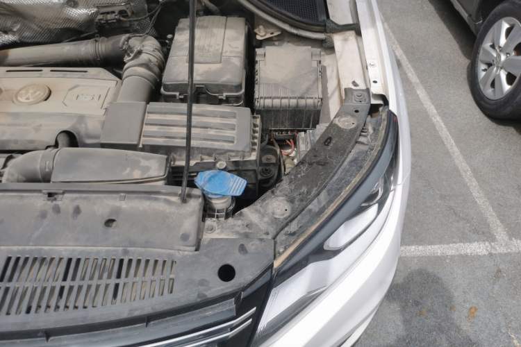 Used Volkswagen Tiguan 2013 1.8 TSI Automatic All-Wheel Drive Luxury Model Engine Bay Left