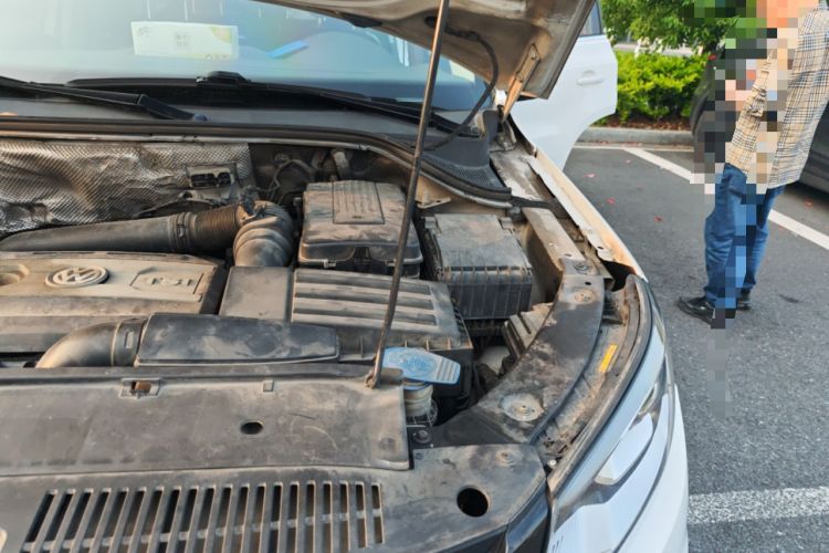 Used Volkswagen Tiguan 2013 1.8 TSI Automatic All-Wheel Drive Luxury Model Engine Bay Left