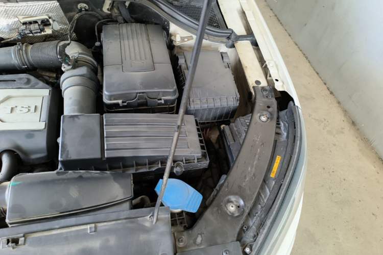 Used Volkswagen Tiguan 2013 1.8 TSI Automatic Two-Wheel Drive Comfort Edition Engine Bay Left