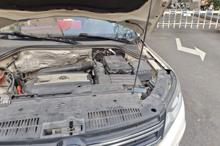 Used Volkswagen Tiguan 2013 1.8TSI Automatic All-Wheel-Drive Comfort Edition Engine Bay Left
