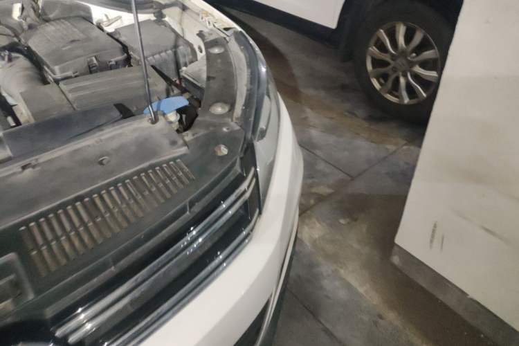 Used Volkswagen Tiguan 2013 2.0 TSI Automatic All-Wheel-Drive Flagship Edition Engine Bay Left