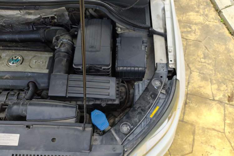 Used Volkswagen Tiguan 2013 1.8 TSI Automatic All-Wheel Drive Luxury Model Engine Bay Left