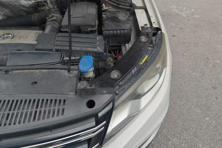 Used Volkswagen Tiguan 2013 1.8TSI Automatic Two-Wheel Drive Luxury Model Engine Bay Left