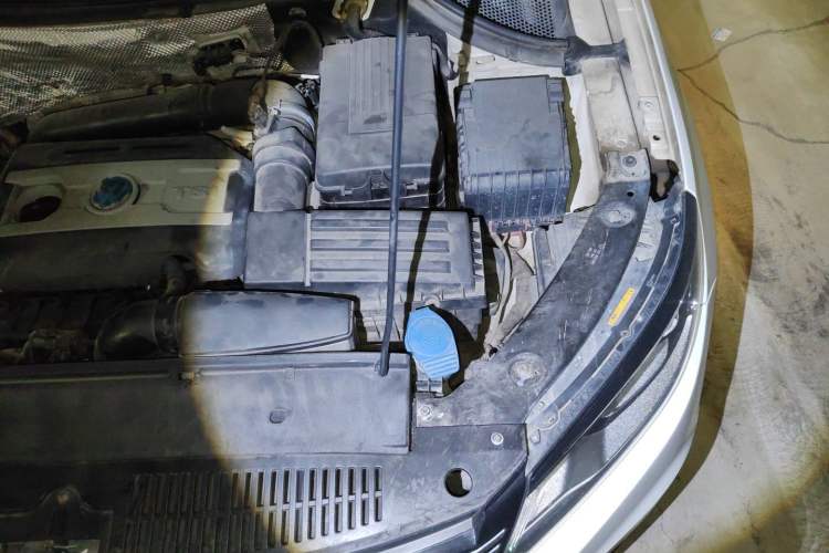Used Volkswagen Tiguan 2013 1.8 TSI Automatic Two-Wheel Drive Comfort Edition Engine Bay Left