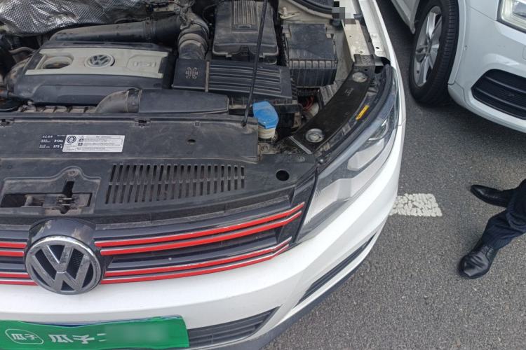 Used Volkswagen Tiguan 2013 1.8 TSI Automatic All-Wheel Drive Luxury Model Engine Bay Left