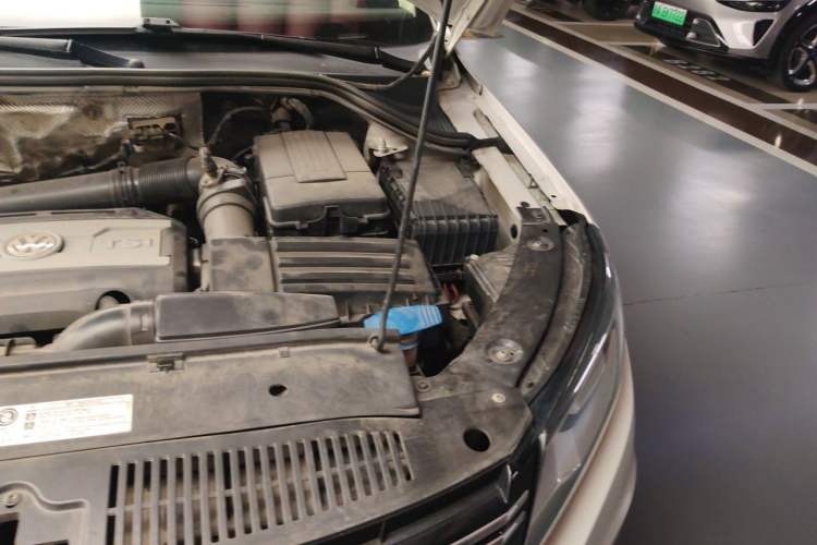 Used Volkswagen Tiguan 2013 2.0 TSI Automatic All-Wheel-Drive Flagship Edition Engine Bay Left