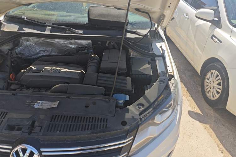 Used Volkswagen Tiguan 2013 1.8 TSI Automatic All-Wheel Drive Luxury Model Engine Bay Left
