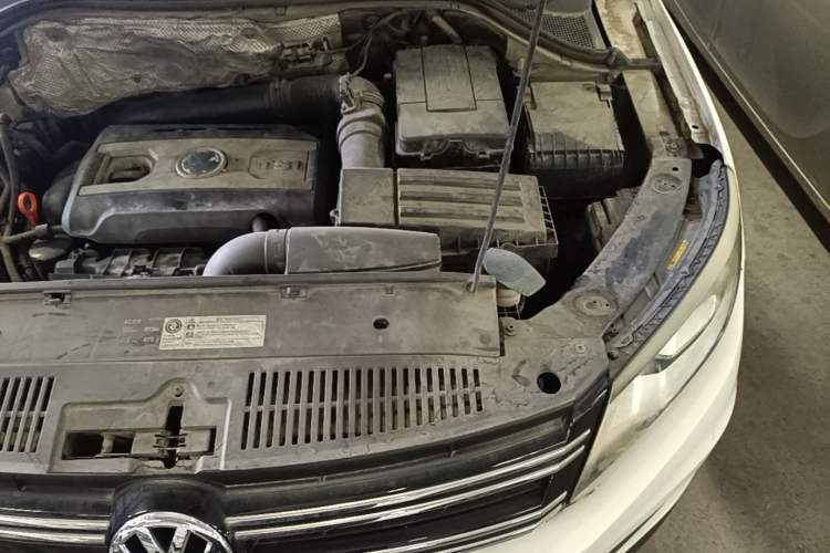 Used Volkswagen Tiguan 2013 2.0 TSI Automatic All-Wheel Drive Luxury Edition Engine Bay Left