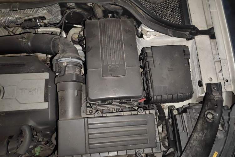 Used Volkswagen Tiguan 2013 2.0 TSI Automatic All-Wheel Drive Luxury Edition Engine Bay Left