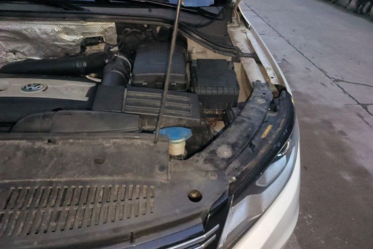 Used Volkswagen Tiguan 2013 1.8 TSI Automatic Two-Wheel Drive Comfort Edition Engine Bay Left