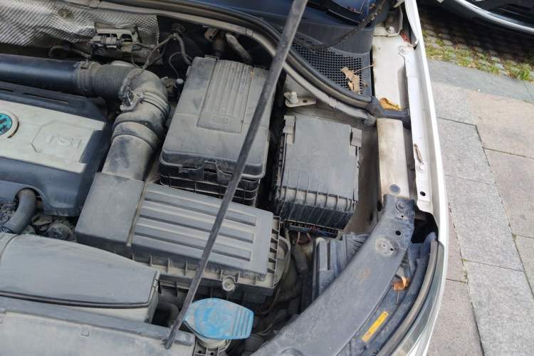 Used Volkswagen Tiguan 2013 2.0 TSI Automatic All-Wheel Drive Luxury Edition Engine Bay Left