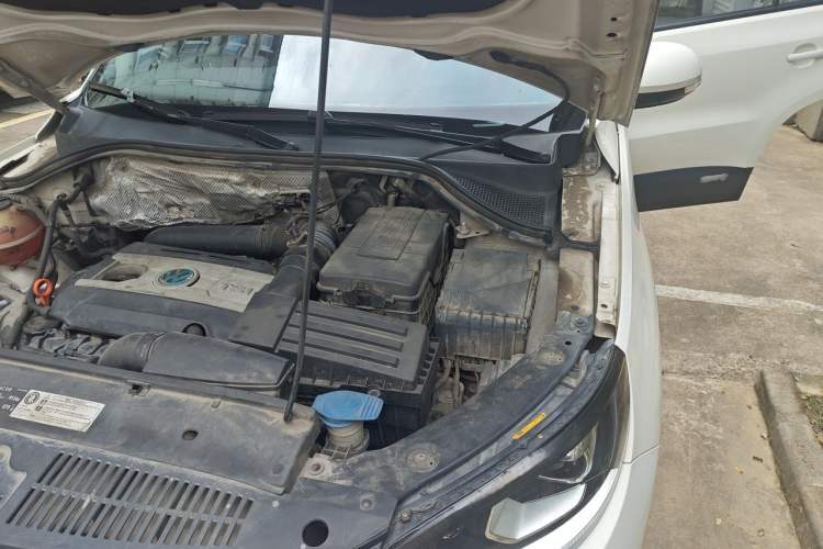 Used Volkswagen Tiguan 2013 1.8TSI Automatic All-Wheel-Drive Comfort Edition Engine Bay Left