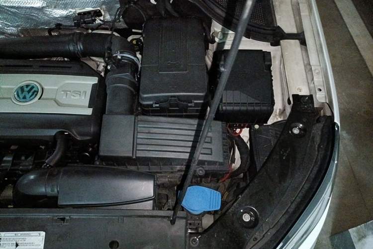 Used Volkswagen Tiguan 2013 2.0 TSI Automatic All-Wheel-Drive Flagship Edition Engine Bay Left