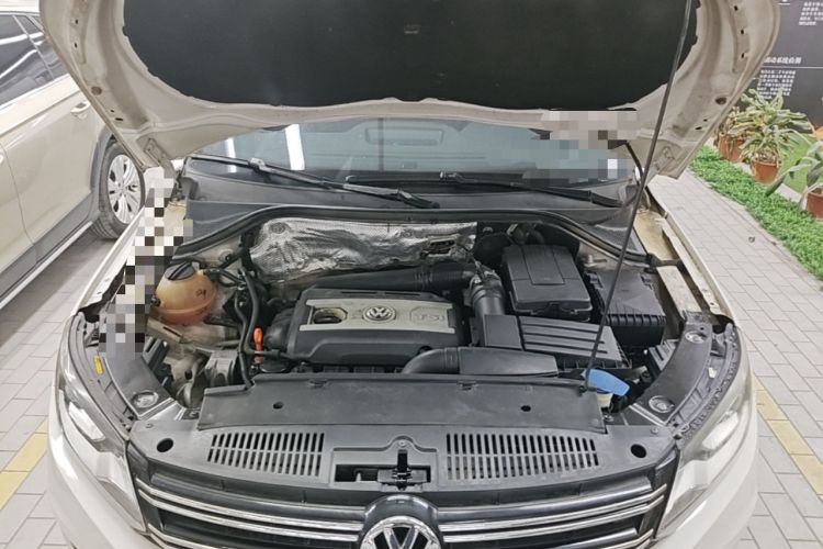 Used Volkswagen Tiguan 2013 2.0 TSI Automatic All-Wheel Drive Luxury Edition Engine Bay