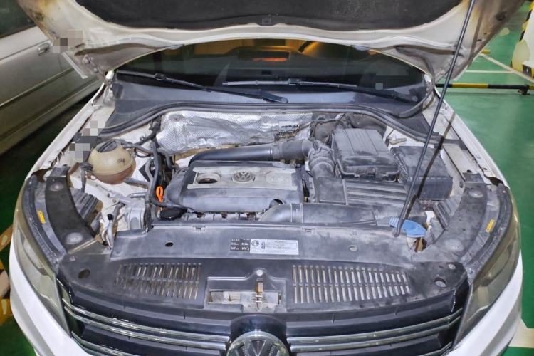 Used Volkswagen Tiguan 2013 1.8 TSI Automatic All-Wheel Drive Luxury Model Engine Bay