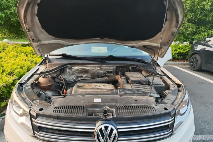 Used Volkswagen Tiguan 2013 1.8 TSI Automatic All-Wheel Drive Luxury Model Engine Bay