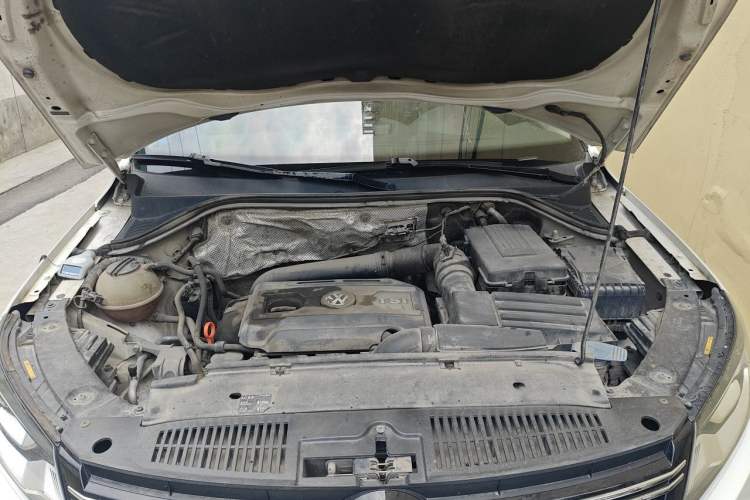 Used Volkswagen Tiguan 2013 1.8 TSI Automatic All-Wheel Drive Luxury Model Engine Bay