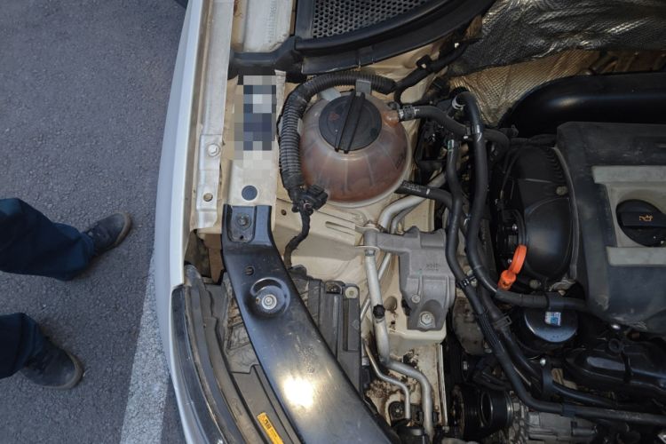 Used Volkswagen Tiguan 2013 1.8 TSI Automatic All-Wheel Drive Luxury Model Engine Bay Right