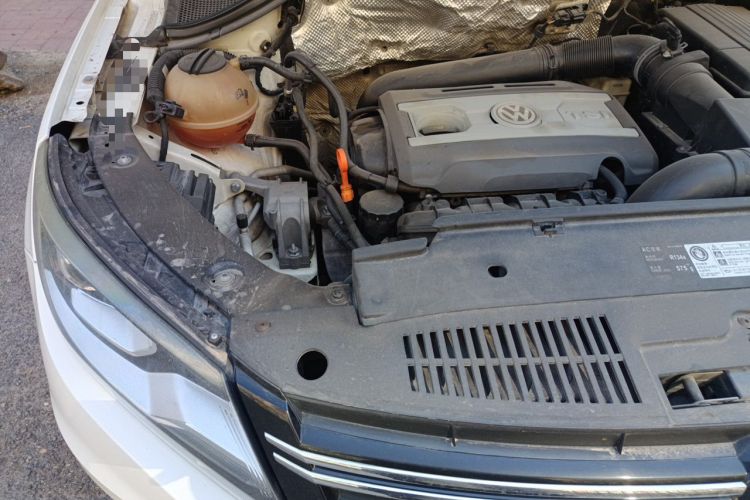 Used Volkswagen Tiguan 2013 1.8 TSI Automatic All-Wheel Drive Luxury Model Engine Bay Right