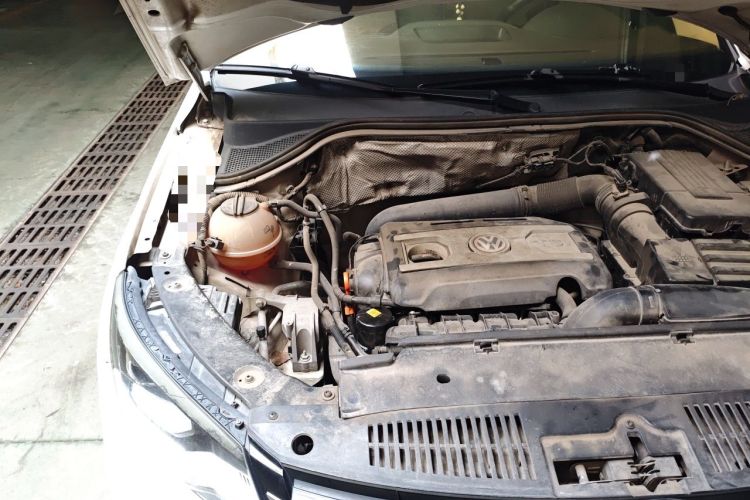 Used Volkswagen Tiguan 2013 1.8 TSI Automatic All-Wheel Drive Luxury Model Engine Bay Right