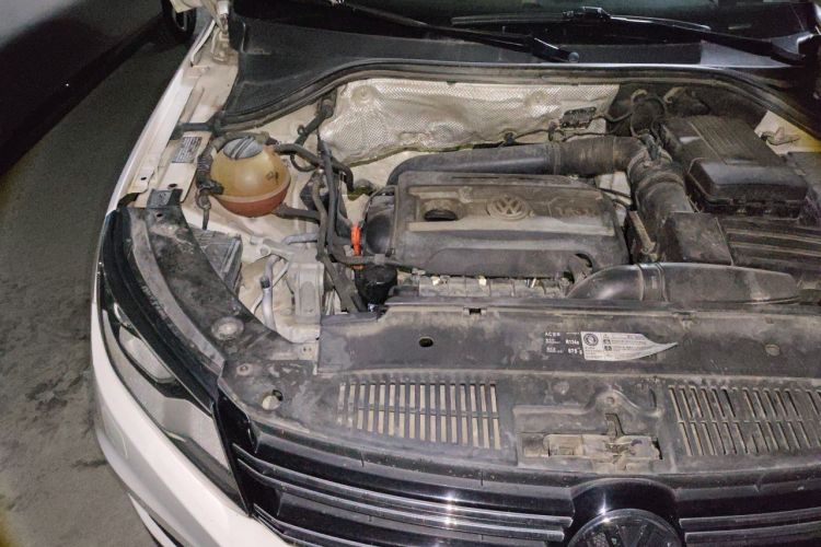 Used Volkswagen Tiguan 2013 2.0 TSI Automatic All-Wheel-Drive Flagship Edition Engine Bay Right