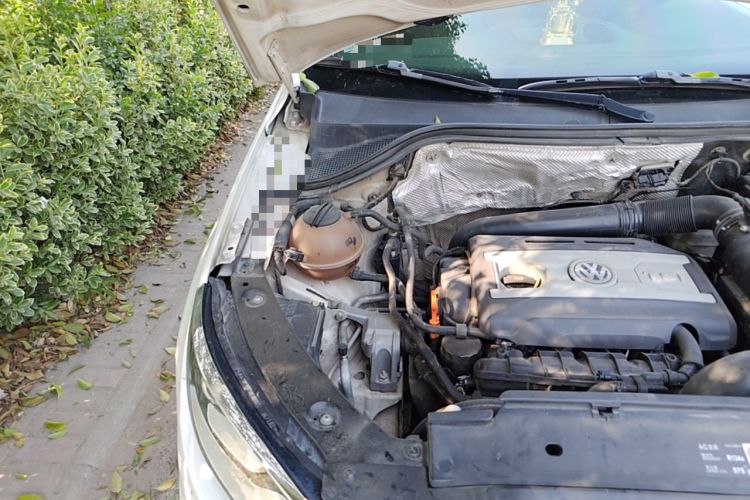 Used Volkswagen Tiguan 2013 2.0 TSI Automatic All-Wheel-Drive Flagship Edition Engine Bay Right