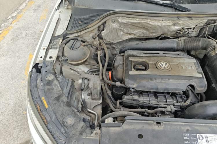 Used Volkswagen Tiguan 2013 2.0 TSI Automatic All-Wheel Drive Luxury Edition Engine Bay Right