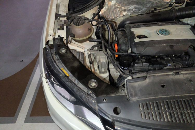 Used Volkswagen Tiguan 2013 1.8TSI Automatic All-Wheel-Drive Comfort Edition Engine Bay Right