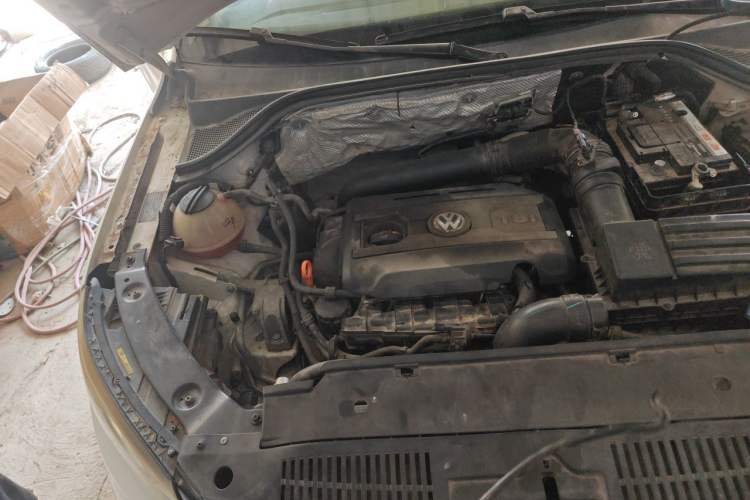 Used Volkswagen Tiguan 2013 1.8 TSI Automatic Two-Wheel Drive Comfort Edition Engine Bay Right