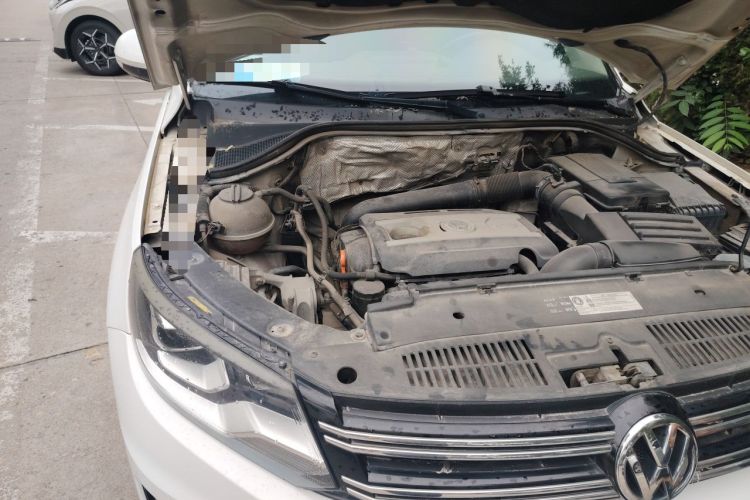 Used Volkswagen Tiguan 2013 2.0 TSI Automatic All-Wheel Drive Luxury Edition Engine Bay Right