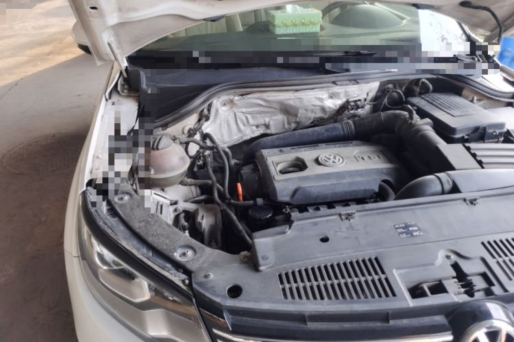 Used Volkswagen Tiguan 2013 1.8 TSI Automatic All-Wheel Drive Luxury Model Engine Bay Right