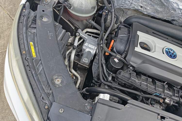 Used Volkswagen Tiguan 2013 1.8TSI Automatic Two-Wheel Drive Luxury Model Engine Bay Right