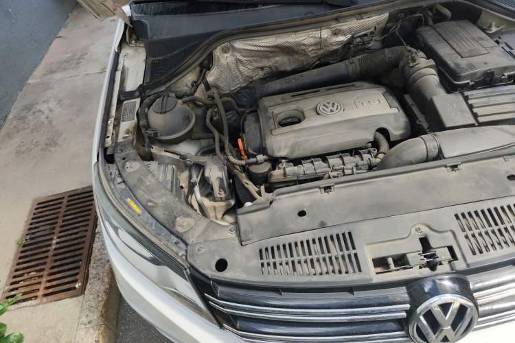 Used Volkswagen Tiguan 2013 1.8TSI Automatic Two-Wheel Drive Luxury Model Engine Bay Right